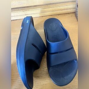 OOFOS Men's Navy Slide Sandals